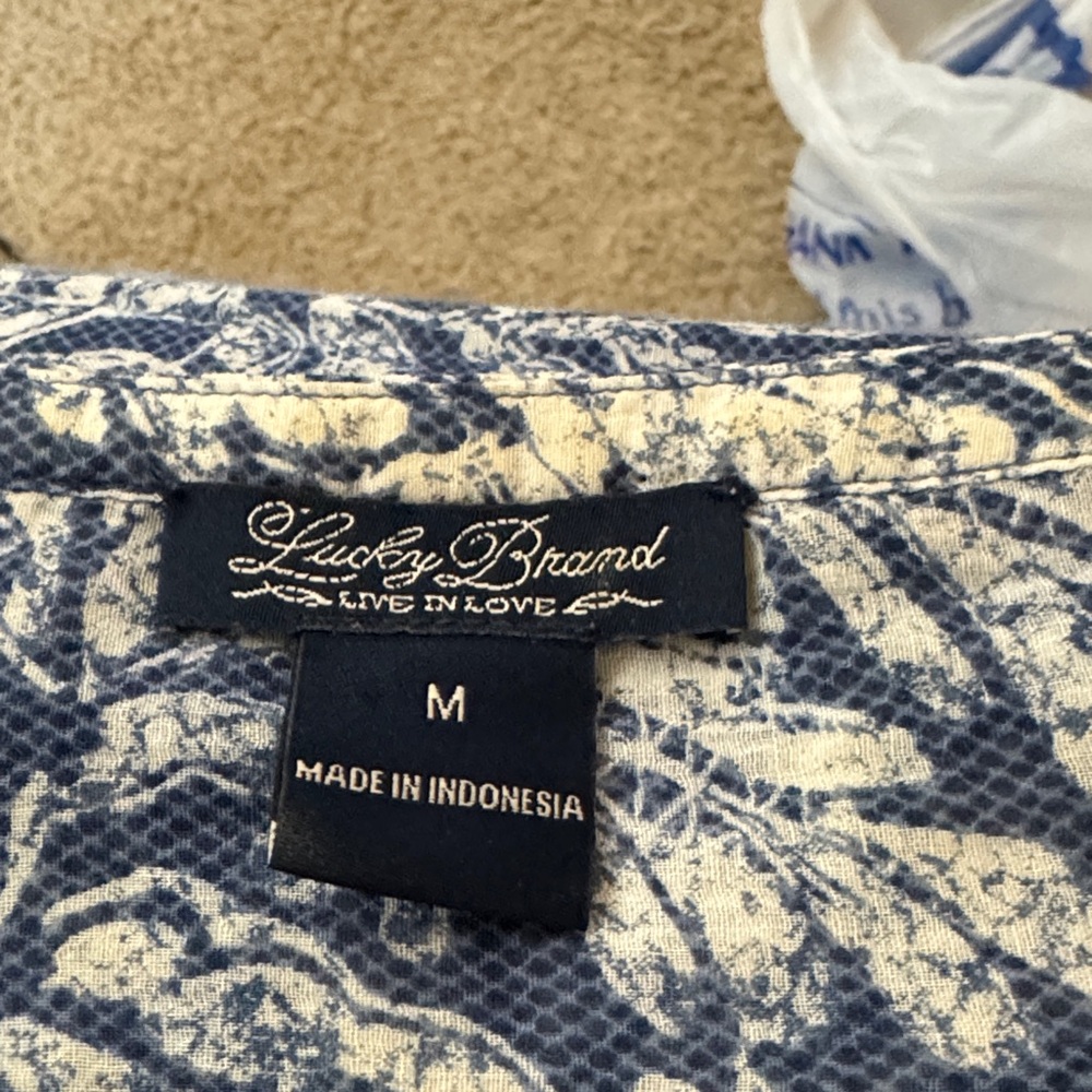 LUCKY BRAND Lightweight Top, 100%Cotton Lawn. Size M - Picture 2 of 5